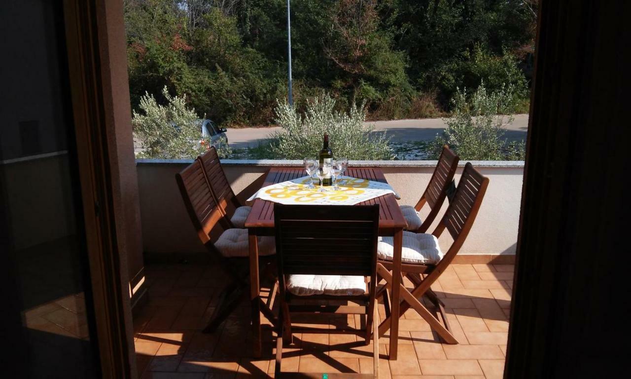 דירות Novigrad Istria Delfin מראה חיצוני תמונה