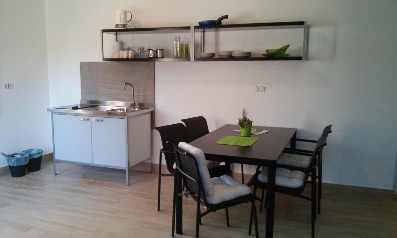דירות Novigrad Istria Delfin מראה חיצוני תמונה